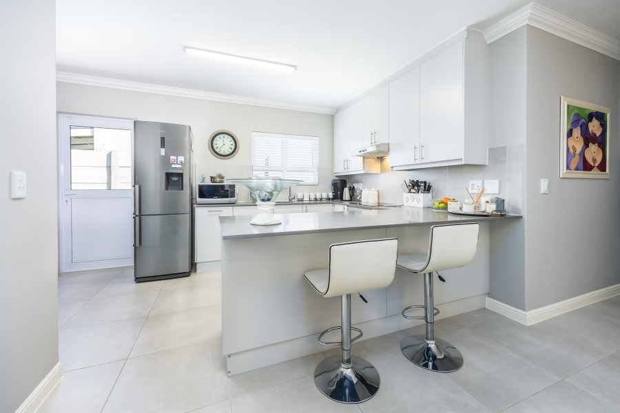 To Let 3 Bedroom Property for Rent in Pinehurst Western Cape